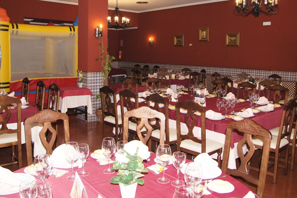 Salón decorado para comuniones y bautizos restaurante en Tarragona